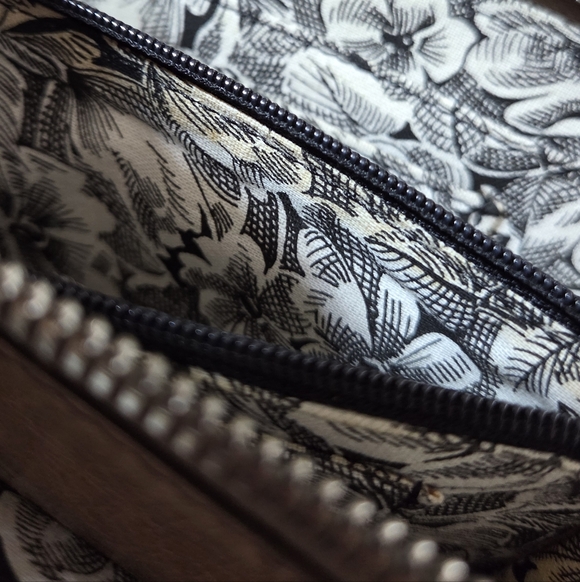 Hobo International Carson Wallet - Picture 7 of 15